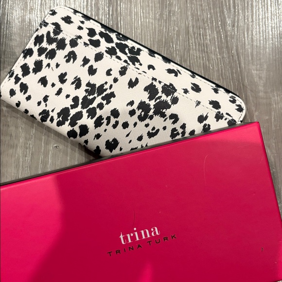 Trina Turk Monochrome Patterned Wallet - Picture 3 of 4